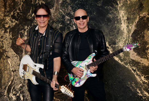 Stevevai joesatriani 0149 photo larrydimarzio 1000x680